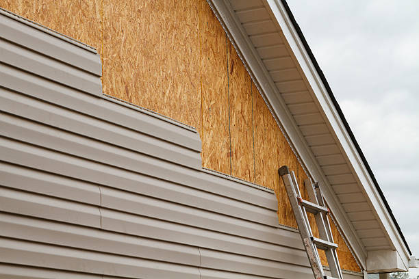 Professional Siding technician working in Gibsonia, PA